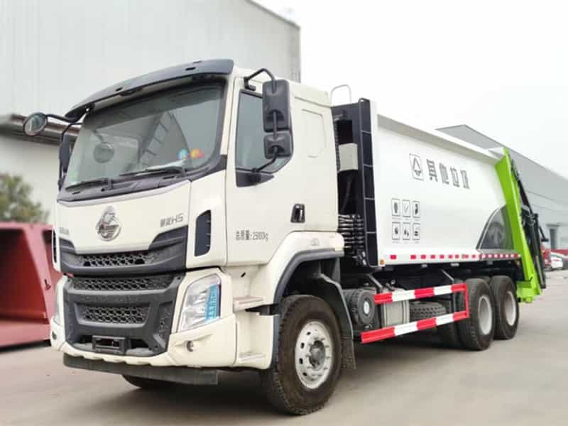 柳汽乘龙18方压缩式垃圾车