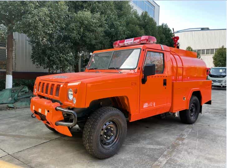 北汽四驱1.66吨洒(供)水车