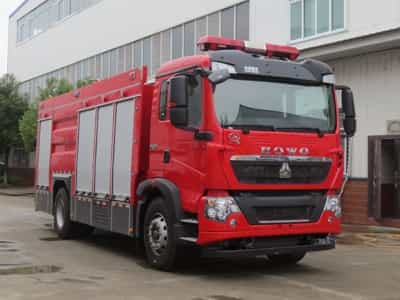 豪沃8.7吨水罐消防车