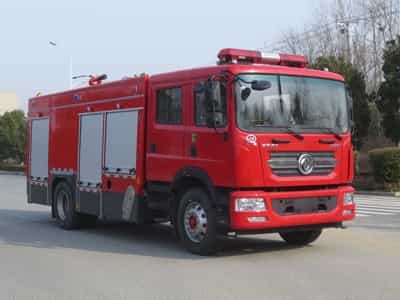 东风D9  8吨水罐消防车