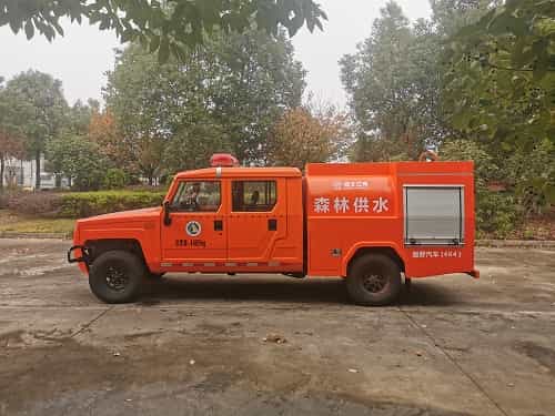 北汽四驱1.31吨供水车