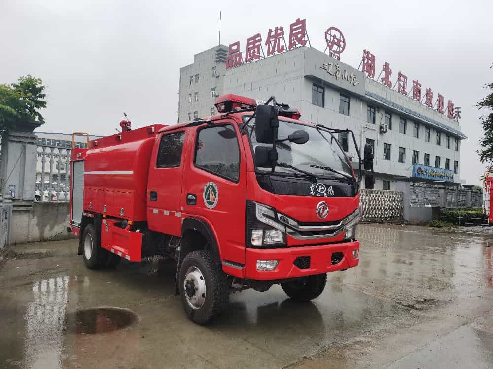 东风四驱4.75吨供水车