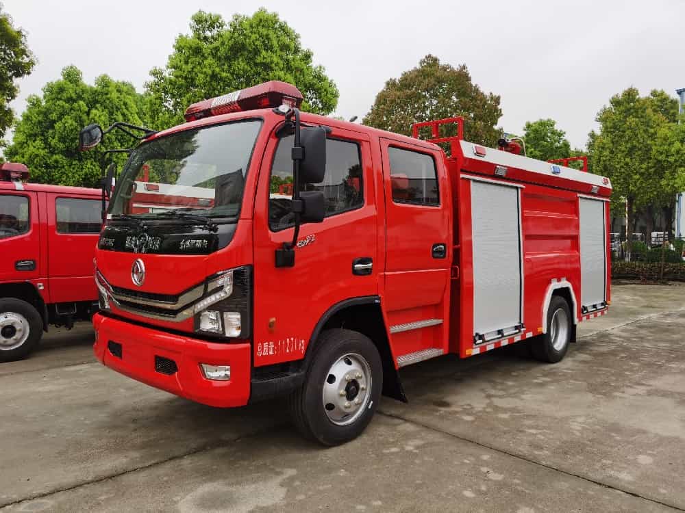 东风多利卡5吨水罐消防车